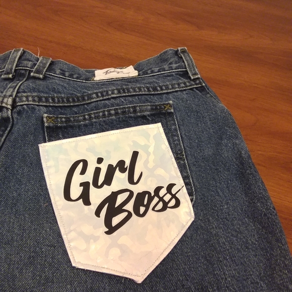 Distressed shorts with white patche - Picture 8 of 9